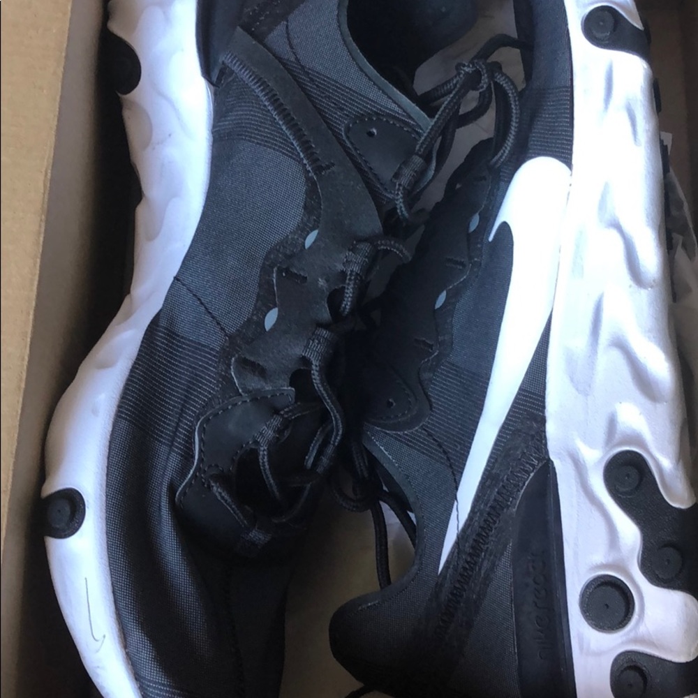Nike react event 55 black and white